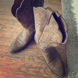 Gently used Ariat boots